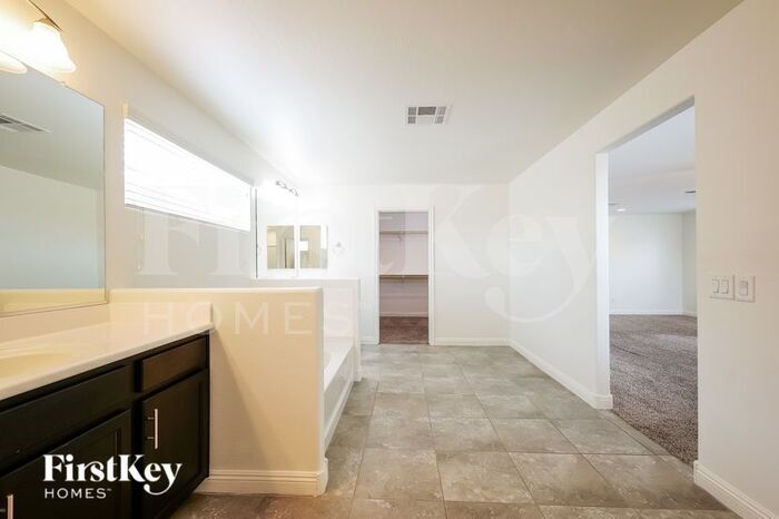 Building Photo - 264 N 69th Pl