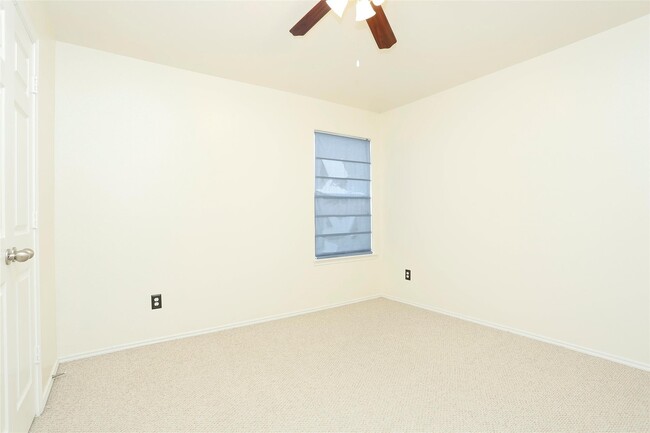 Building Photo - 1939 Wooded Acres Dr