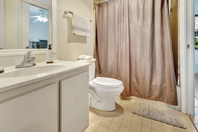 Building Photo - 12621 Westhampton Cir