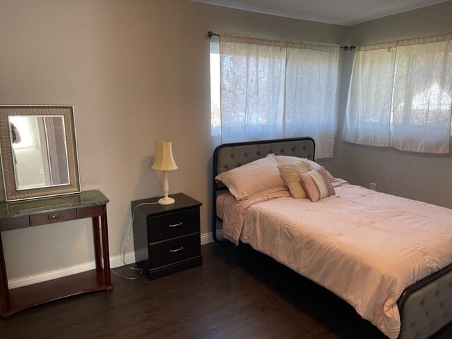 Building Photo - 1550 Frebis Ave