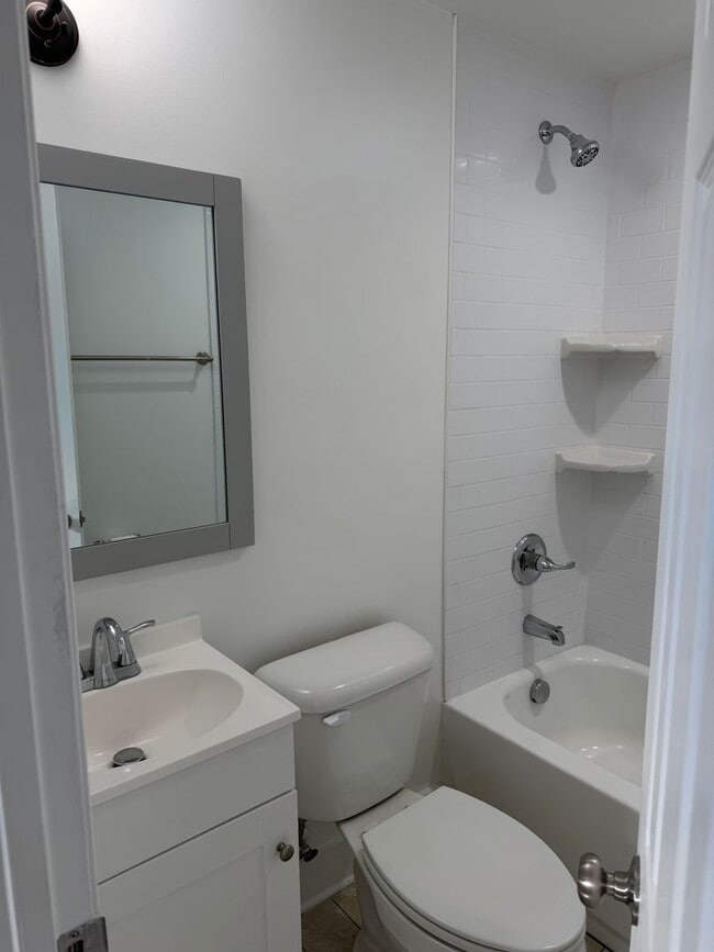 Building Photo - 400 Gallatin Ave