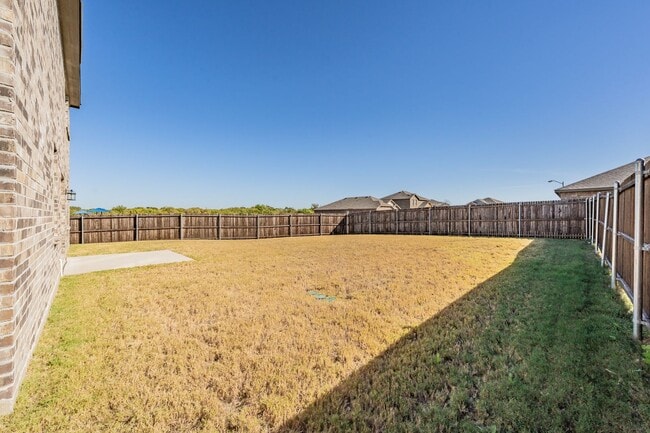 Building Photo - Like new 4 bedroom 2.5 bath in Villages of...