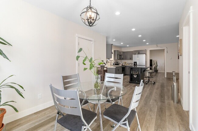 Building Photo - Beautiful, 5-Bedroom, Spacious, Damascus Home with Incredible Views