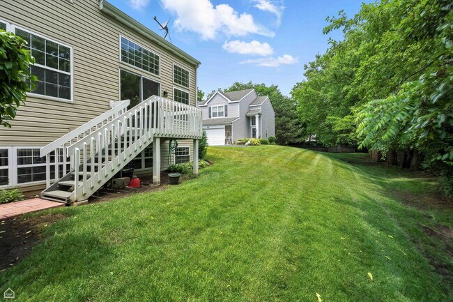 Building Photo - 223 Mistwood Ln