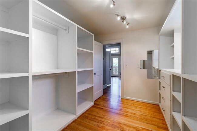 Building Photo - 628 Cooledge Ave NE