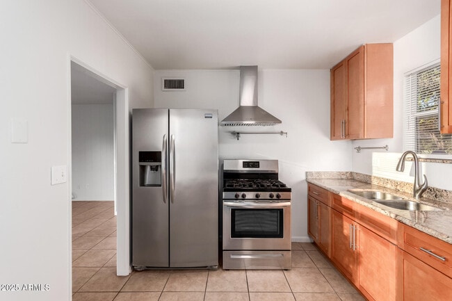 Building Photo - 1235 S Roosevelt St