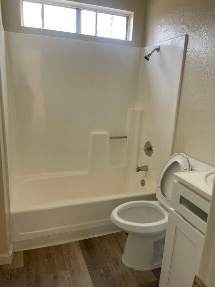 Building Photo - 721 12th St