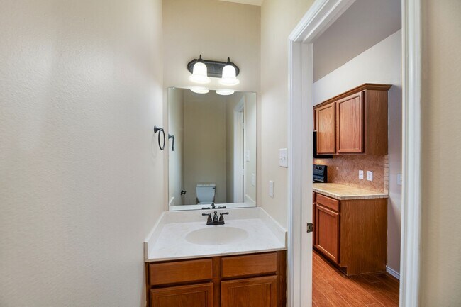 Building Photo - Beautiful 3 Bedroom Townhome located in Lavon,Texas!