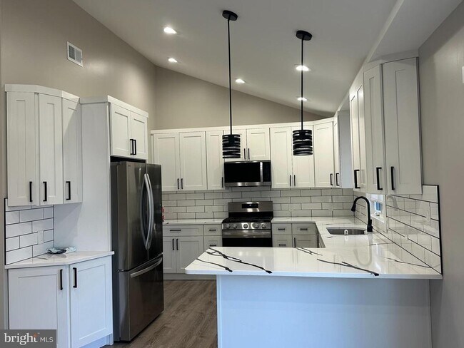 Building Photo - 12 Sanbert Cir