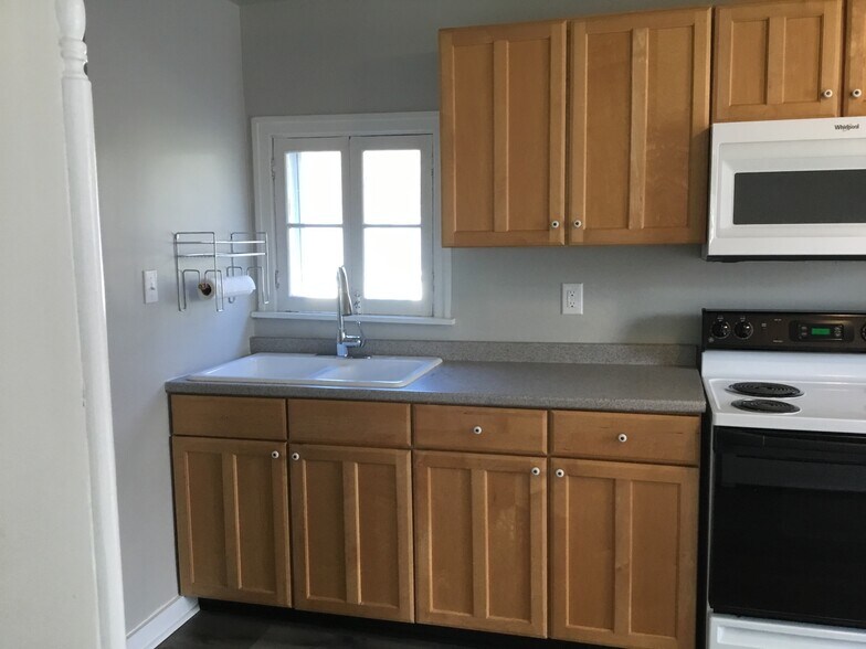 Building Photo - 6 S Ridge Rd