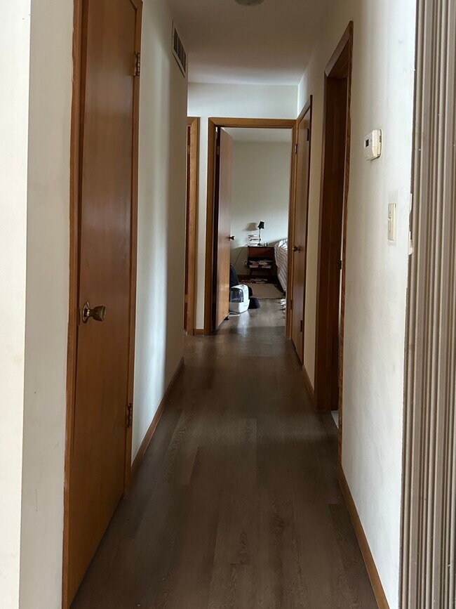 Building Photo - 1708 Pleasant St