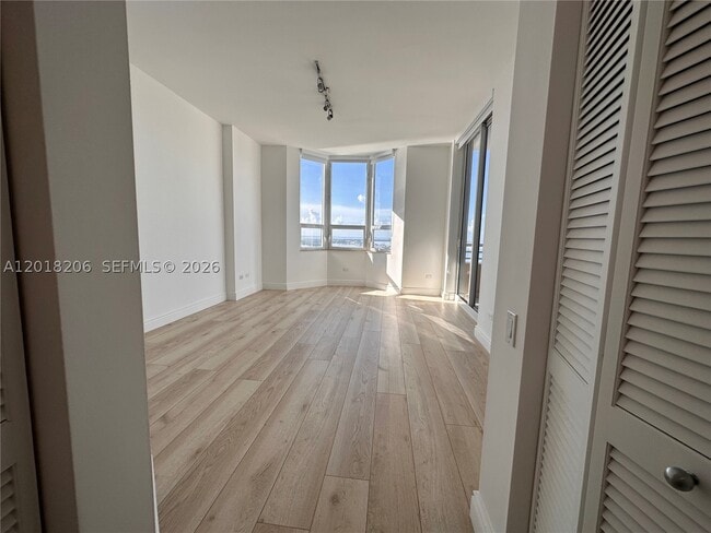 Building Photo - 808 Brickell Key Dr