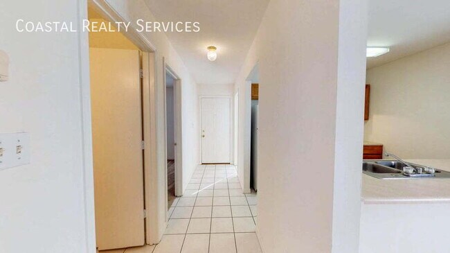 Building Photo - 895 Silverwood