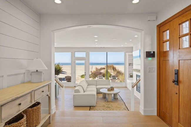 Building Photo - Silver Strand Oceanfront - Gorgeous three ...