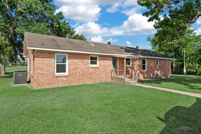 Building Photo - 28792 Waller Gladish Rd