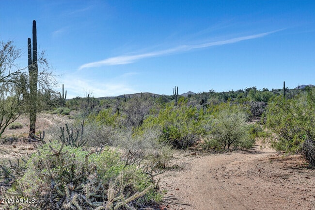 Building Photo - 25409 N Quail Haven Dr