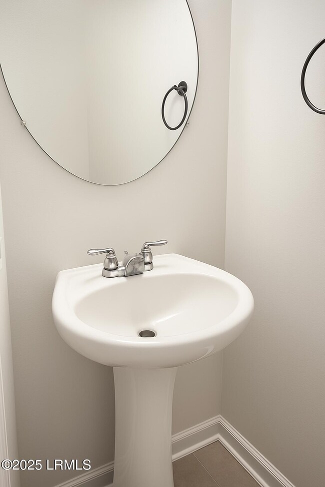 Building Photo - 15 Chauga St