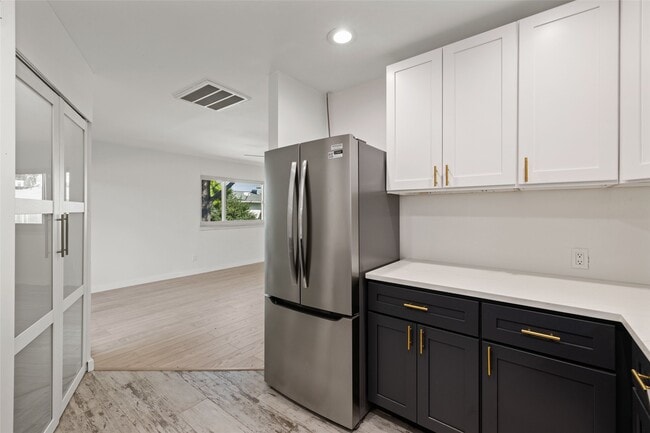 Building Photo - 909 Silber Rd