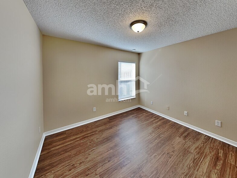 Building Photo - 1110 Bluegrass Dr