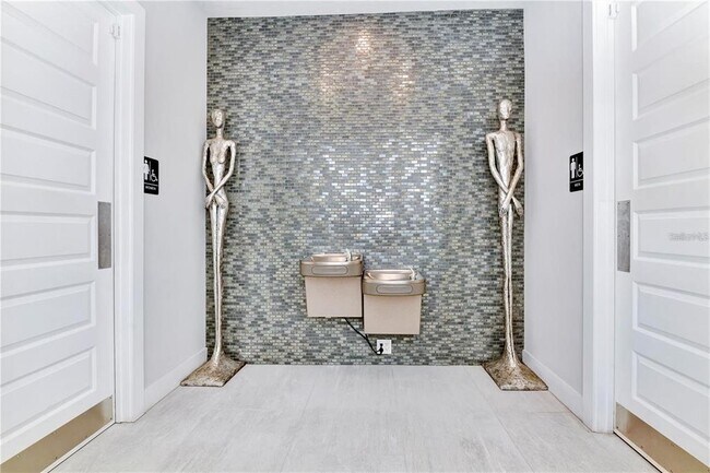 Building Photo - 7740 Sandy Ridge Dr