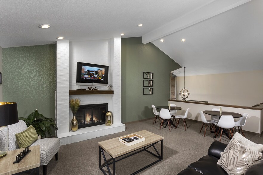 Country Club Village Apartments 1200 Office Park Rd West Des Moines