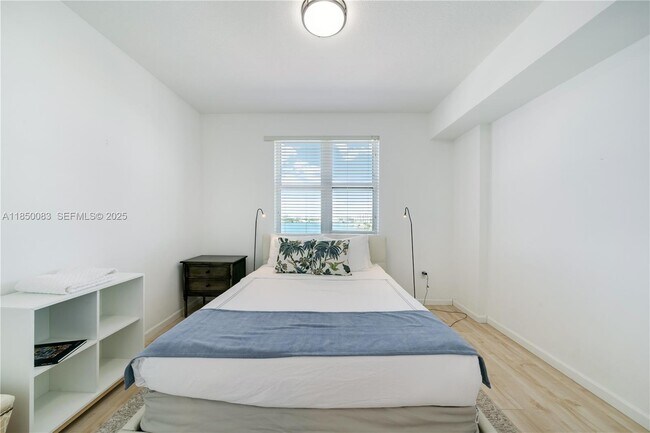 Building Photo - 7910 Harbor Island Dr