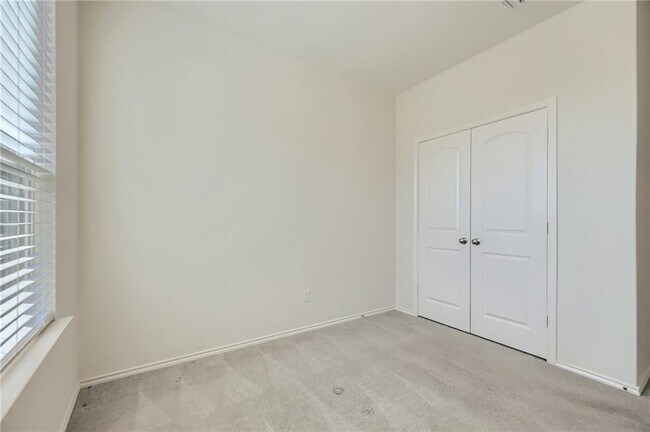 Building Photo - 288 Eves Necklace Dr.