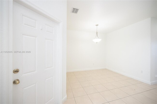 Building Photo - 2532 SE 15th Ct