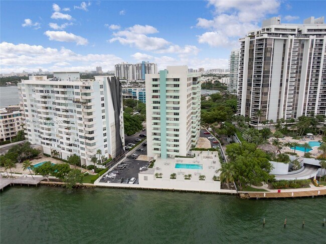 Building Photo - 5 Island Ave