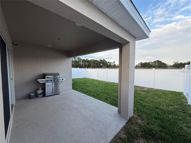 Building Photo - 319 Lily Ln