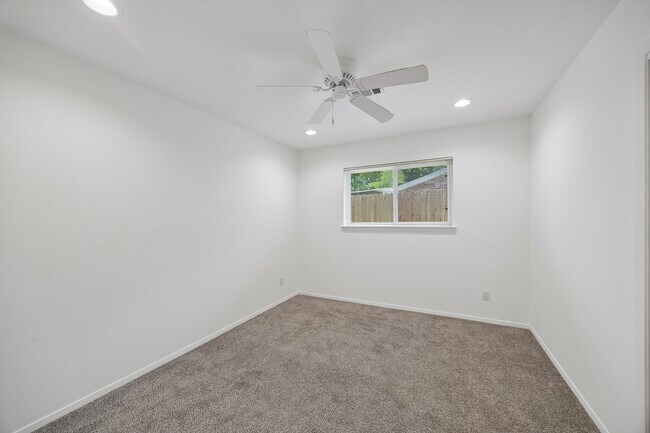 Building Photo - 7050 Cole Creek Dr