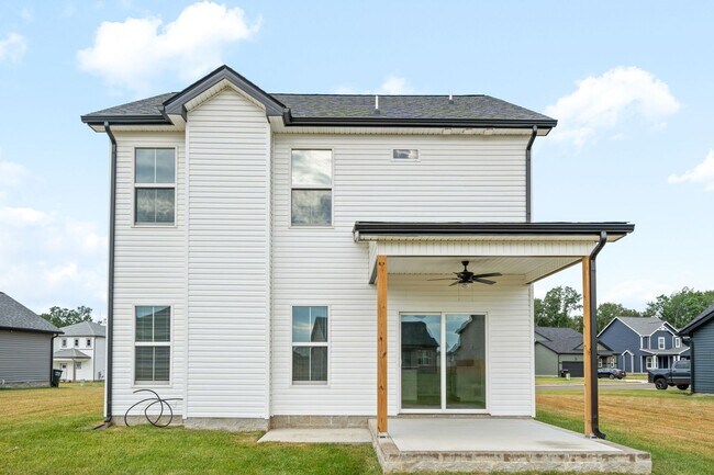 Building Photo - Pet Friendly Three Bedroom with Bonus!