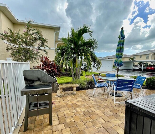 Building Photo - 5800 Sabal Trace Dr