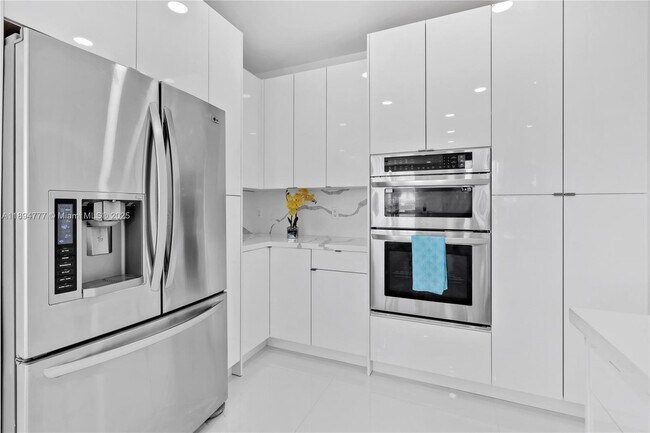 Building Photo - 6644 NW 107th Pl
