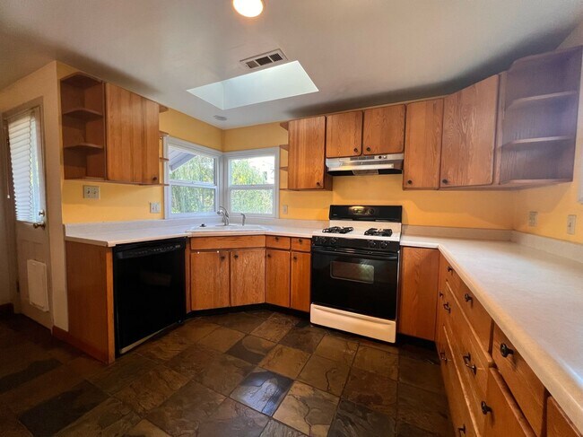 Building Photo - 509 Scenic Dr
