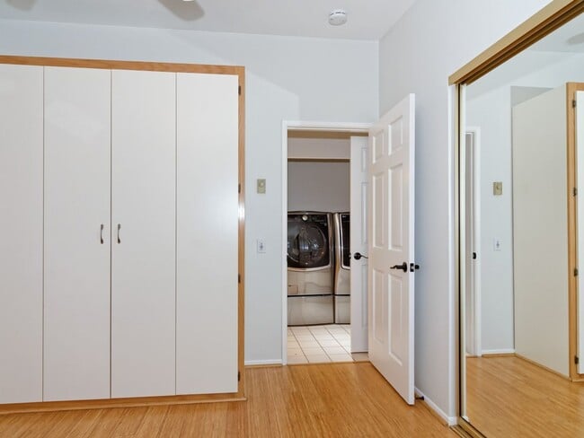 Building Photo - Water, Sewer, Trash Included! Fireplace, Washer, Dryer, 2 Assigned Parking, Garage, Open Floor Pl...