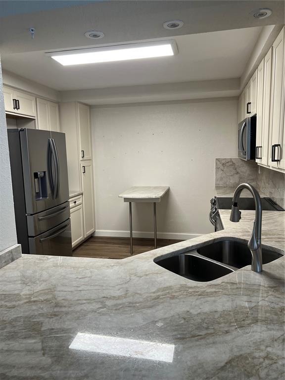 Building Photo - 5701 Bahia Del Mar Cir N