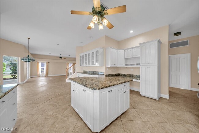 Building Photo - 2015 SE 12th St