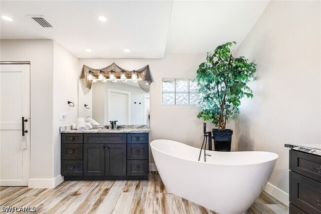 Building Photo - 1911 SE 32nd Terrace