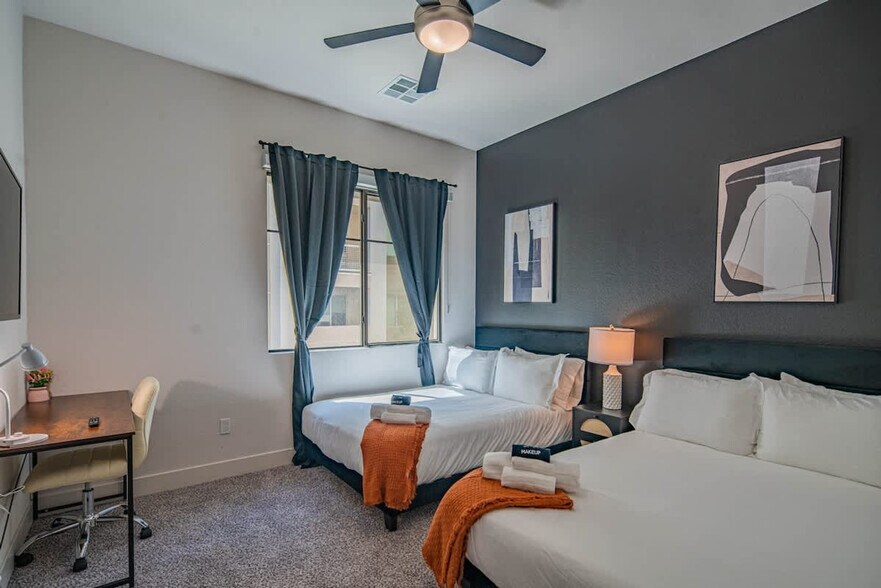 Building Photo - 15501 N Dial Blvd