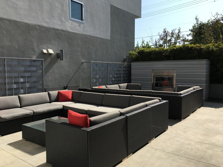 Public Lounge w/ Fireplace - 1700 SAWTELLE BLVD PH9