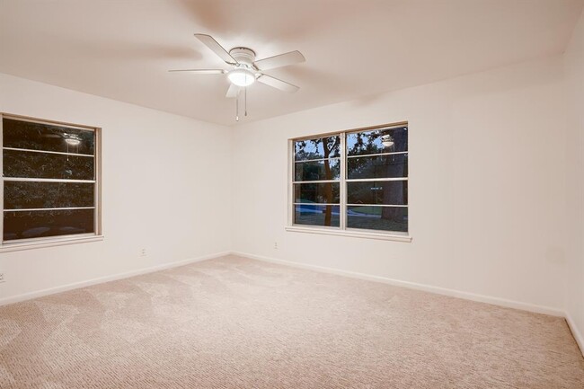 Building Photo - 5325 Western Hills Dr