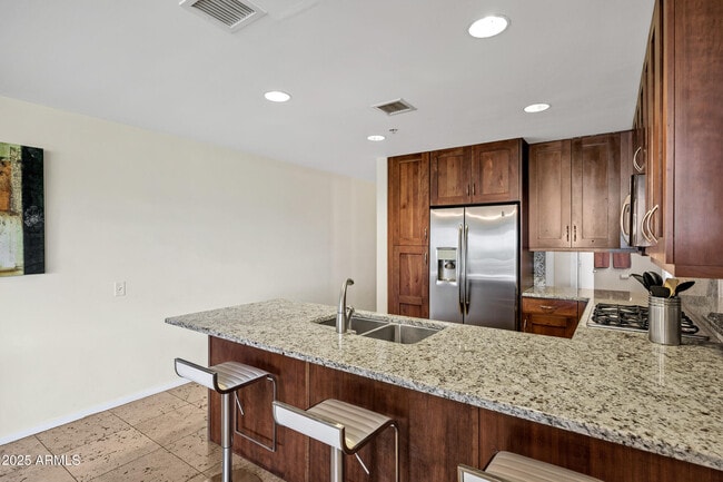 Building Photo - 7141 E Rancho Vista Dr