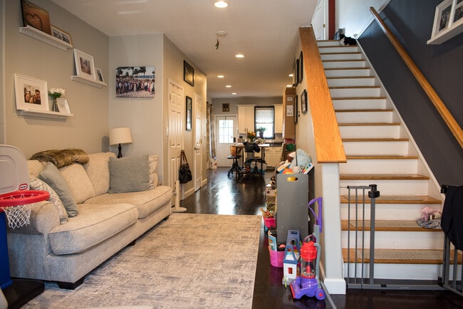 Building Photo - 1623 Swain St