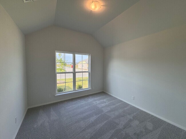 Building Photo - 3401 E 153rd St S