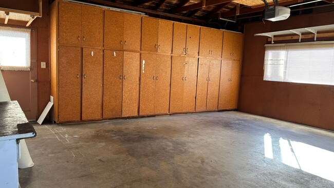 Building Photo - Spacious 3 bed/2 bath home in San Leandro