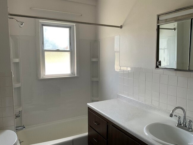 Building Photo - 225 Marcelle Dr