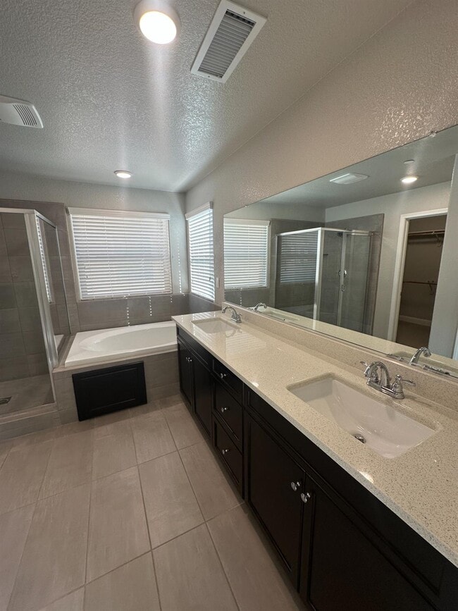 Building Photo - 1325 E Via Viola Way