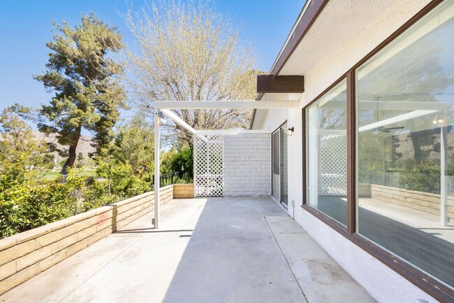 Building Photo - 55120 Airlane Dr