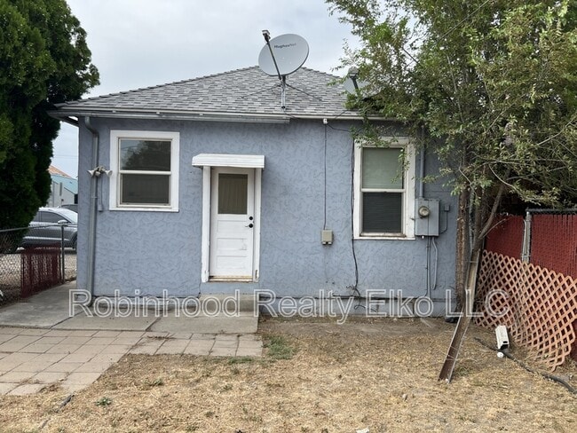 Building Photo - 570 Silver St